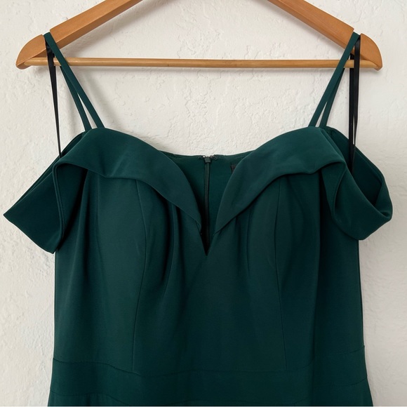 Avery Off the Shoulder Green Gown Woman’s Size 10 - Picture 5 of 10
